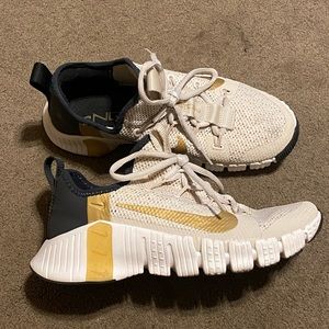 Women Metcon shoes.